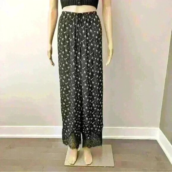 Victoria’s Secret Victoria Secret Black floral lace hem wide leg pants trousers - Picture 13 of 13